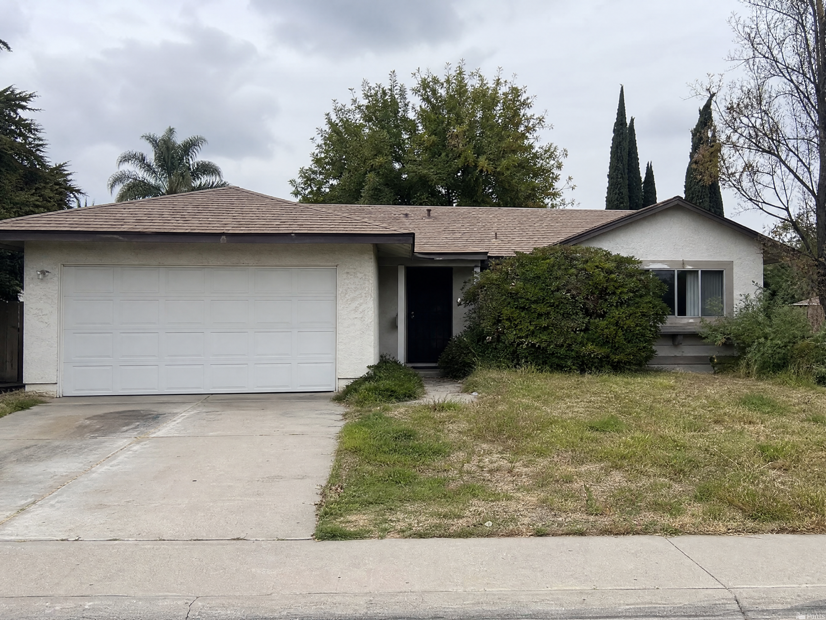 AI Front Yard Design review by a real estate advisor - Before Generation